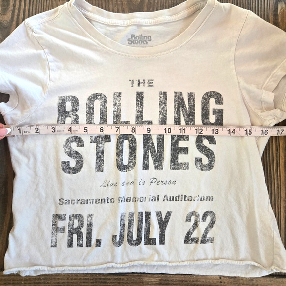 The Rolling Stones T Shirt Womens Medium Cropped 70s Vintage Tour Rock Tee Y2K - Picture 1 of 4